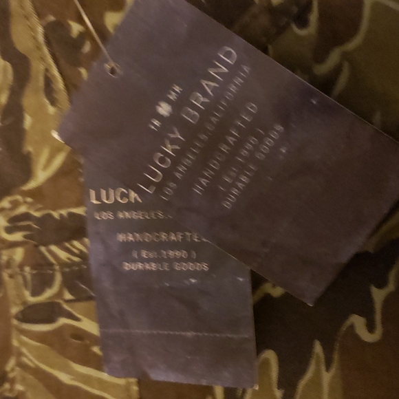 Lucky Brand size 16 NWT camoflage cargo shorts - Picture 4 of 5